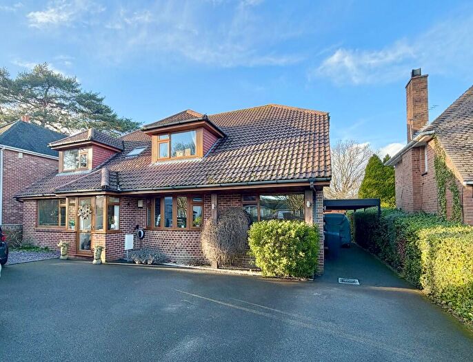 5 Bedroom Detached House For Sale In Wallace Road, Broadstone, BH18