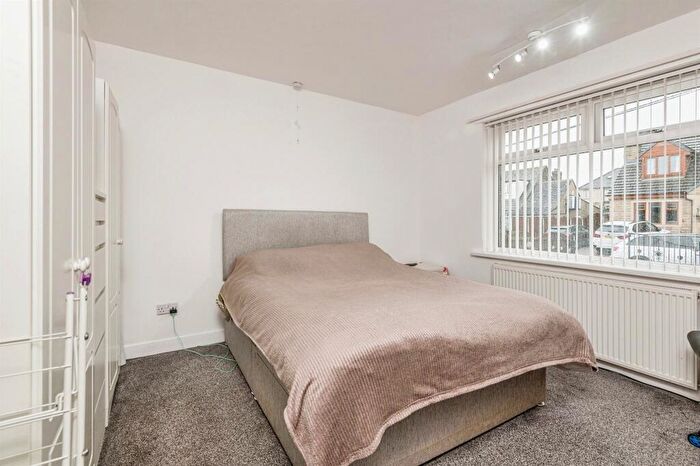 2 Bedroom Semi-Detached Bungalow For Sale In Mostyn Grove, Bradford, BD6