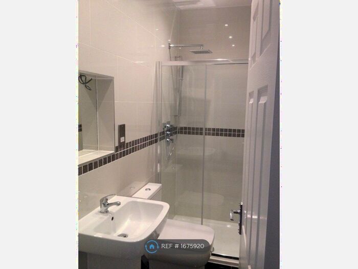 4 Bedroom Flat To Rent In Clapham North, London, SW4