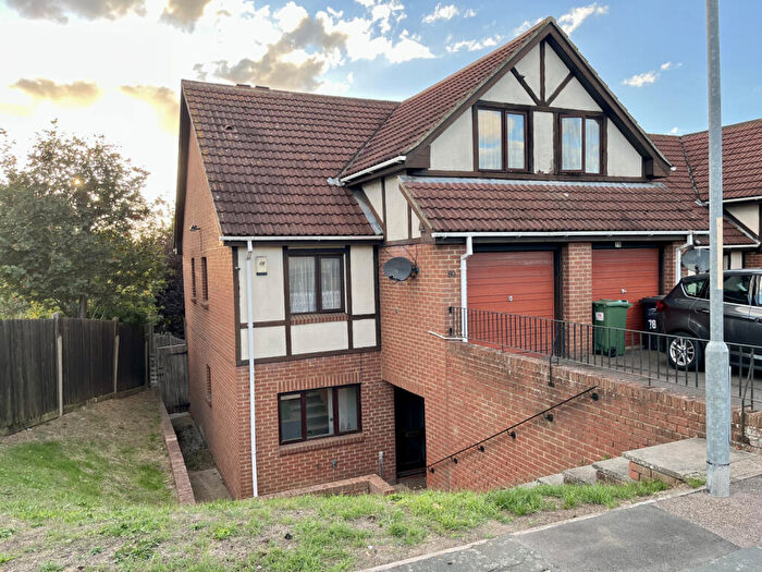 4 Bedroom End Of Terrace House For Sale In Beacon Drive, Bean, DA2
