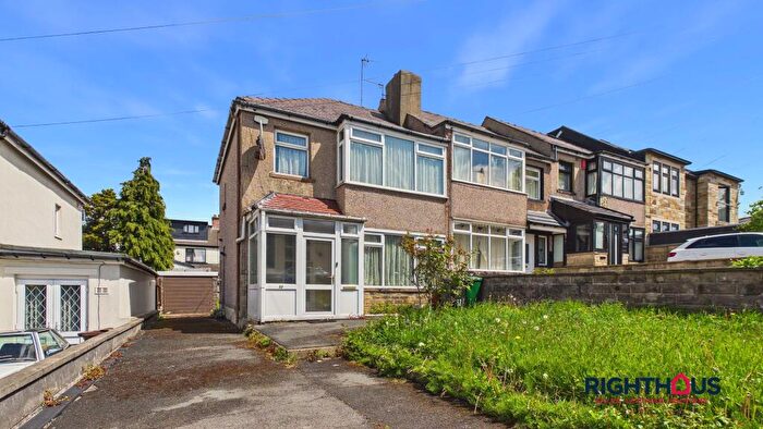 3 Bedroom End Of Terrace House For Sale In Pickles Lane, Bradford, BD7