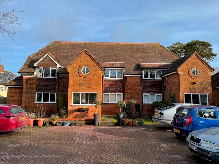 2 Bedroom Flat For Sale In East Street, Lilley, Luton LU2