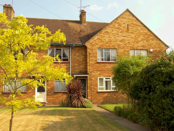 2 Bedroom Maisonette To Rent In Crown Street, Egham, Surrey, TW20