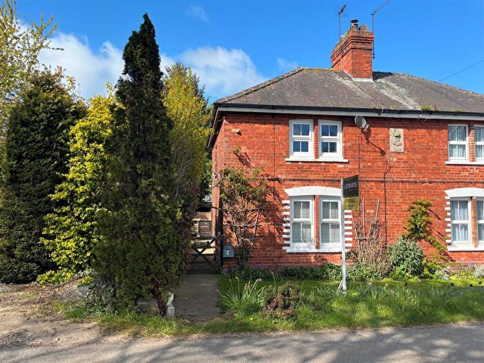 2 Bedroom Semi-Detached House For Sale In Benningholme, Hull, HU11