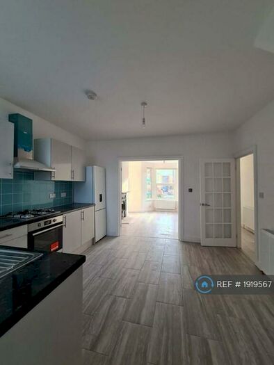 4 Bedroom Terraced House To Rent In Federation Road, London, SE2