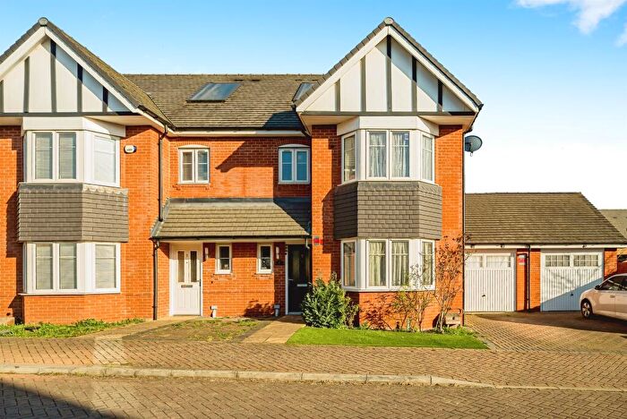 4 Bedroom Semi Detached House For Sale In Oxlade Drive, Slough, SL3