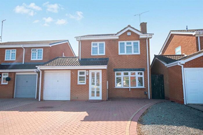 4 Bedroom Detached House For Sale In Holsworthy Close, Nuneaton, CV11