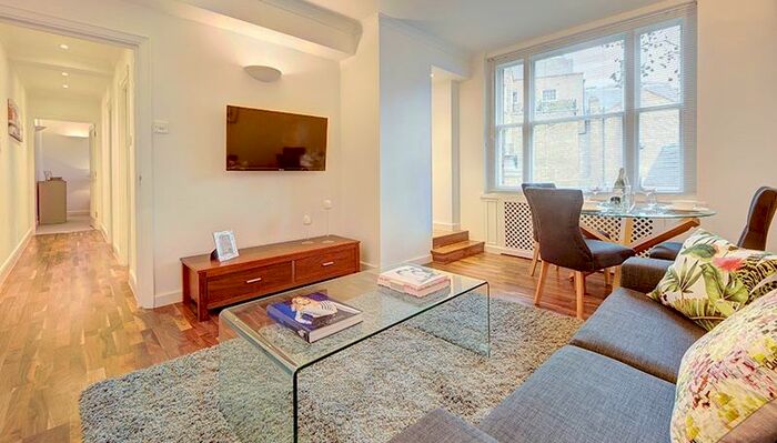 2 Bedroom Flat To Rent In Hill Street, London, W1J