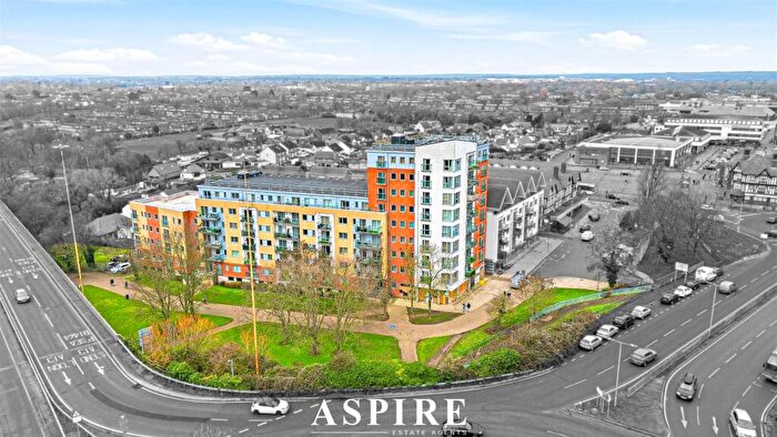 2 Bedroom Flat For Sale In Station Lane, Basildon, SS13