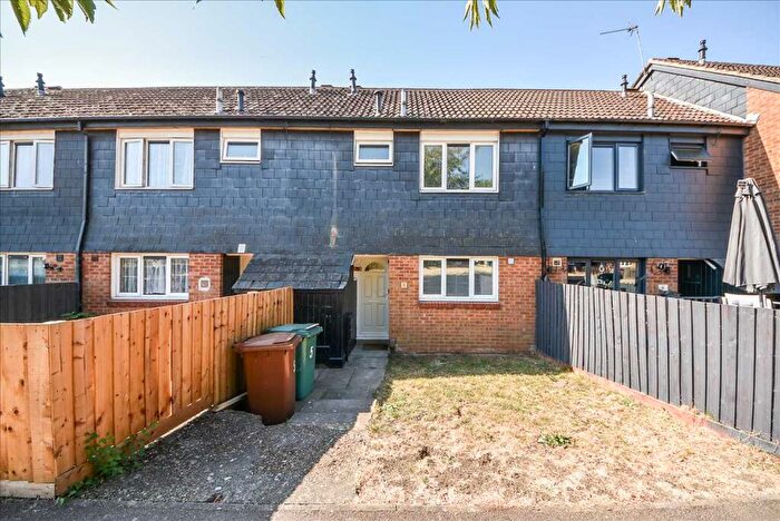 3 Bedroom Terraced House For Sale In Brooke Green, Wellingborough, NN8