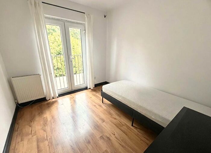 2 Bedroom Flat To Rent In Renters Avenue, London, NW4