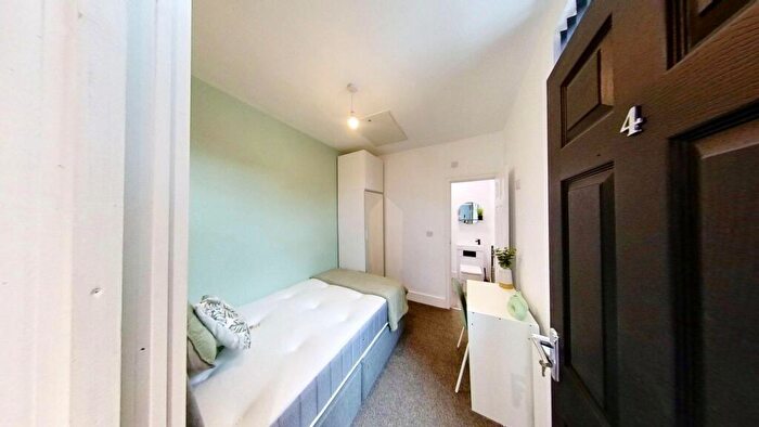 1 Bedroom House To Rent In , Curzon Road, Leicester, RM5