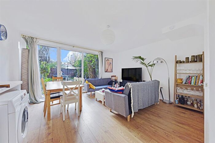 4 Bedroom Flat To Rent In Fellows Court, Weymouth Terrace, London, E2