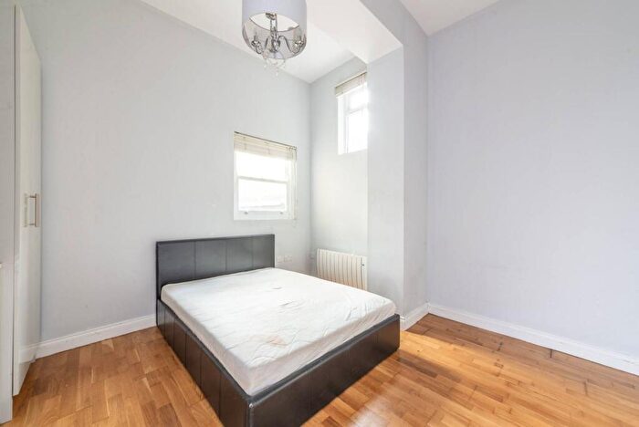 Studio To Rent In Woodchurch Road, South Hampstead, London, NW6