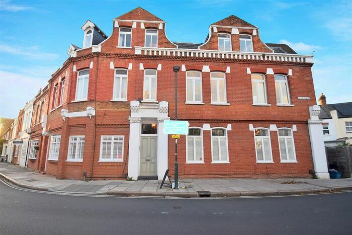1 Bedroom Flat To Rent In Amyand Park Road, St Margarets, TW1