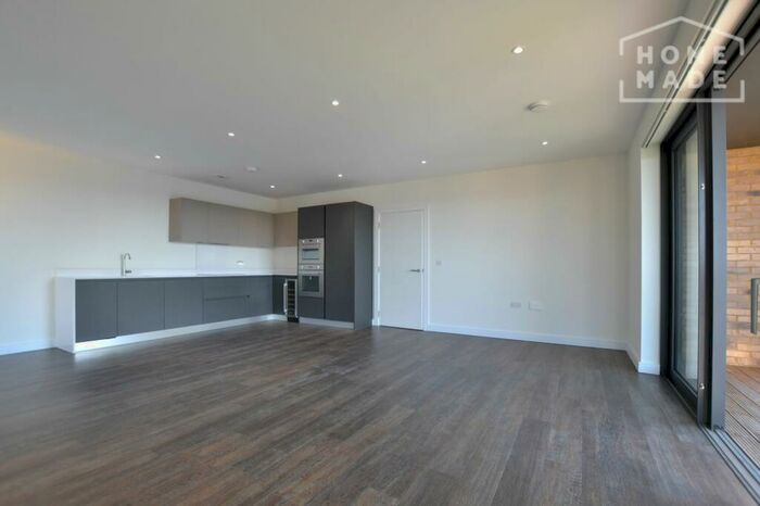 3 Bedroom Apartment To Rent In Grafton Quarter, Croydon, CR0