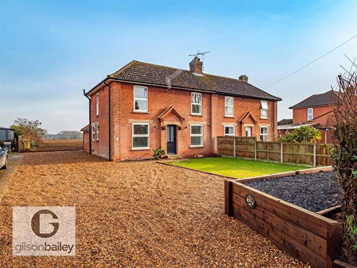 3 Bedroom Semi-Detached House For Sale In Coltishall Road, Buxton, NR10