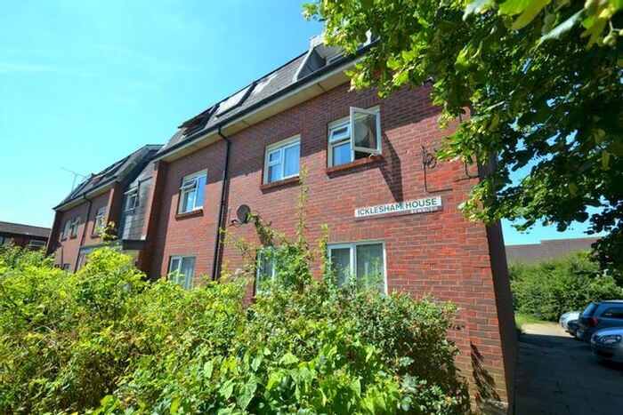 2 Bedroom Flat To Rent In Salvington Road, Crawley, RH11