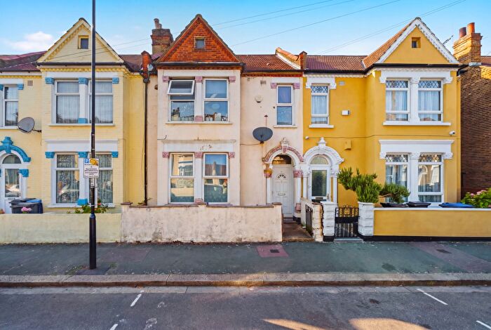 4 Bedroom Terraced House For Sale In Hathaway Road, Croydon, CR0