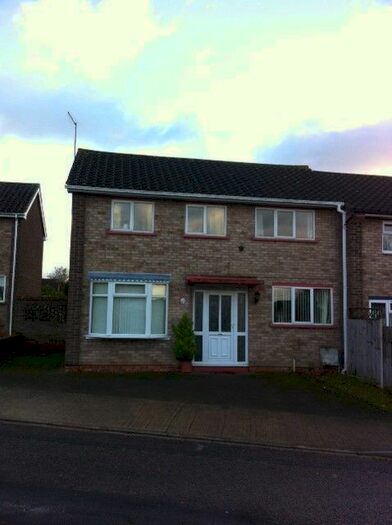 4 Bedroom Semi-Detached House To Rent In Forest Rd, Colchester, UK CO4