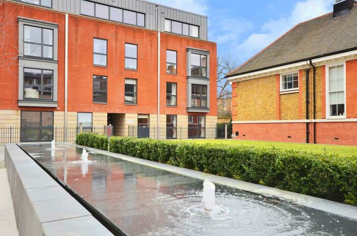 Studio To Rent In Drummond Way, Islington, London, N1