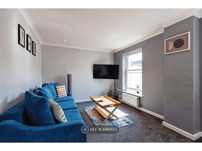 2 Bedroom Flat To Rent In St. Pauls Street North, Cheltenham, GL50