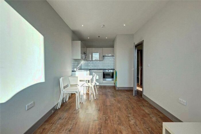 1 Bedroom Apartment To Rent In Brenchley House, - Week Street, Maidstone, Kent, ME14