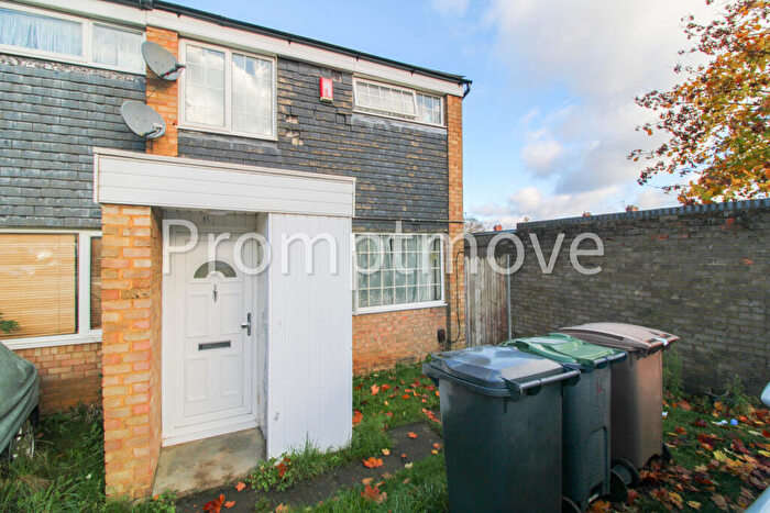3 Bedroom End Of Terrace House To Rent In Erin Close Luton, LU4