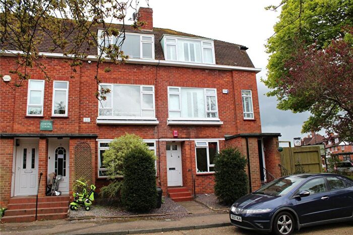2 Bedroom Flat To Rent In Cheyne Court, Park Road, Banstead, Surrey, SM7