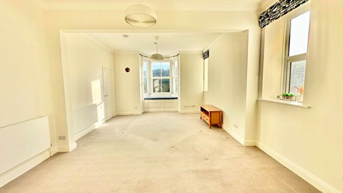 2 Bedroom Flat For Sale In Old London Road, Hastings, TN35