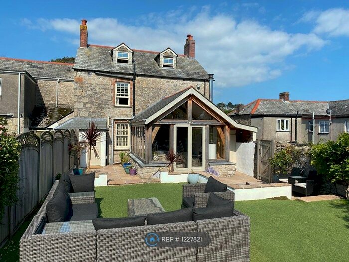 4 Bedroom End Of Terrace House To Rent In Charlestown Road, St. Austell PL25