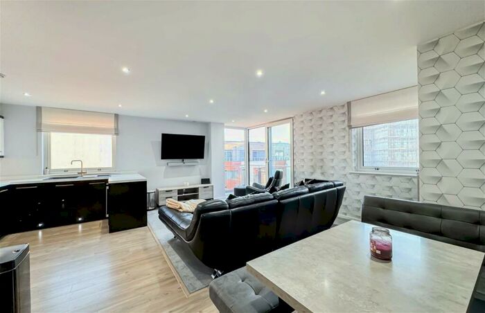 2 Bedroom Apartment To Rent In Sirocco, Channel Way, Southampton, Hampshire, SO14