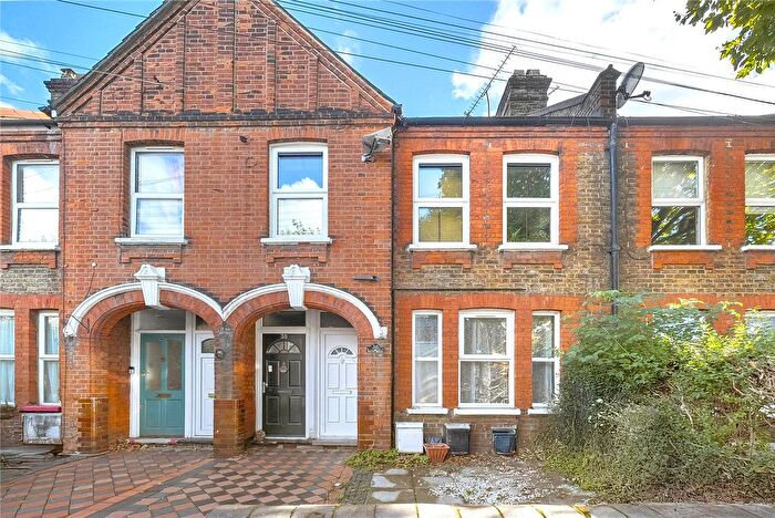 2 Bedroom Flat To Rent In Blyth Road, London, E17