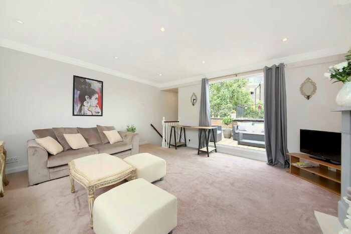 3 Bedroom Flat To Rent In Warwick Way, London, SW1V