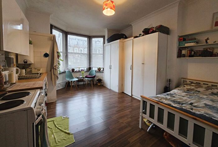 Studio To Rent In Earlsfield Road, Wandsworth, SW18