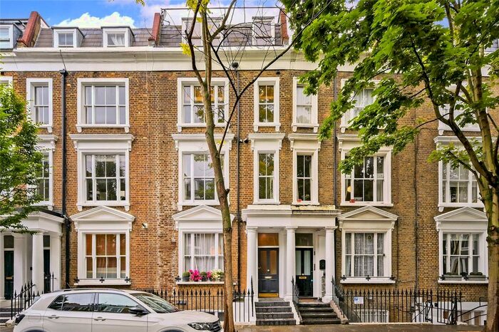 2 Bedroom Flat To Rent In Kempsford Gardens, Earls Court, London, SW5