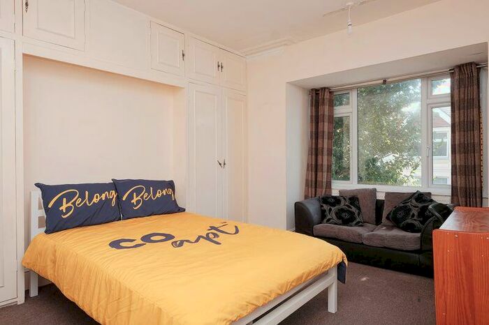 1 Bedroom Semi-Detached House To Rent In Coombe Road, Brighton, BN2