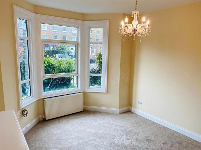 2 Bedroom Property To Rent In South Lambeth Road, London, SW8