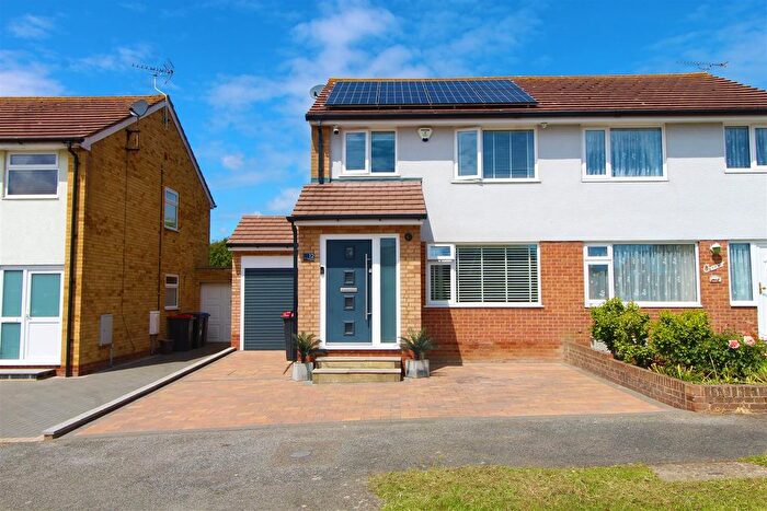 4 Bedroom Semi Detached House For Sale In Kentmere Avenue, Ramsgate, CT11
