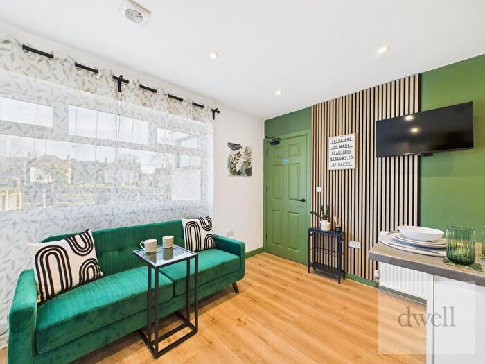 4 Bedroom Semi-Detached House To Rent In Croftside Close, Seacroft, Leeds, LS14