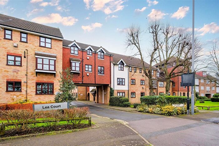 2 Bedroom Flat For Sale In Lea Court, North Chingford, E4