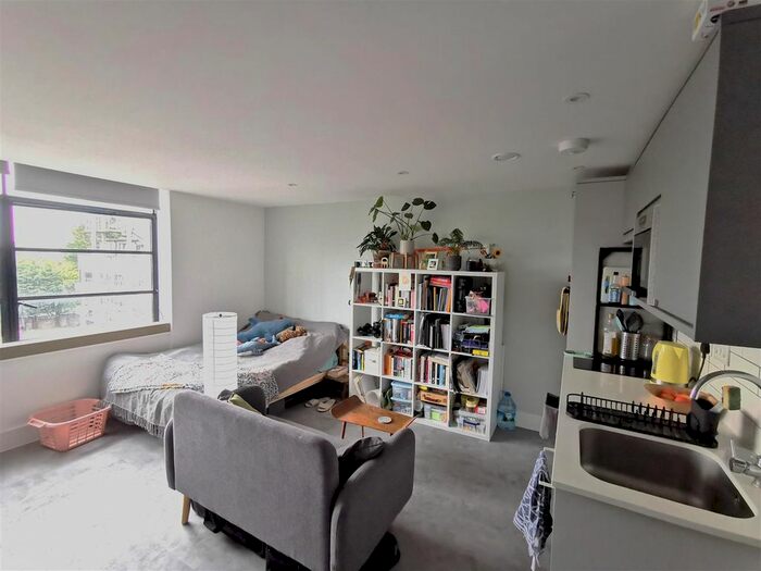 Studio To Rent In Nouveau House, Fyfield Road, Enfield, EN1