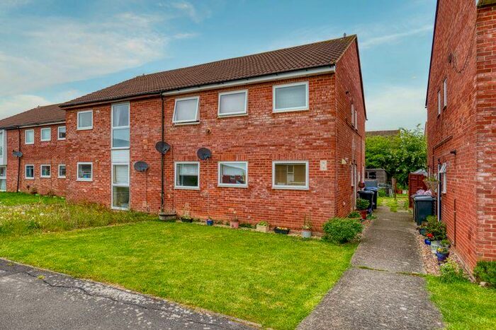 2 Bedroom Flat To Rent In Malvern Close, Melksham, SN12