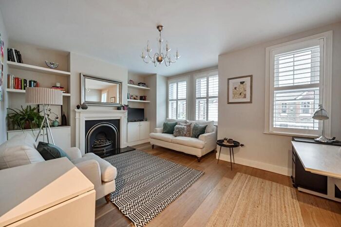 2 Bedroom Flat To Rent In Dancer Road, Richmond, TW9