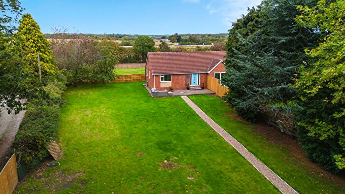 3 Bedroom Semi-detached Bungalow For Sale In Nanny Goat Lane, Garforth, West Yorkshire, LS25