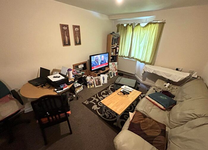 1 Bedroom Flat For Sale In Linnaeus Street, Hull, HU3