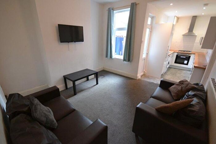 3 Bedroom Terraced House To Rent In Jarrom Street, Leicester, LE2
