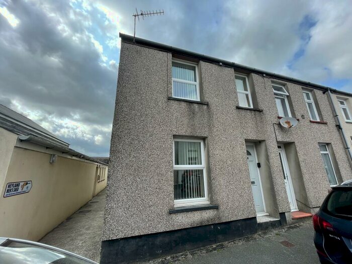 2 Bedroom End Of Terrace House To Rent In Neyland, SA73