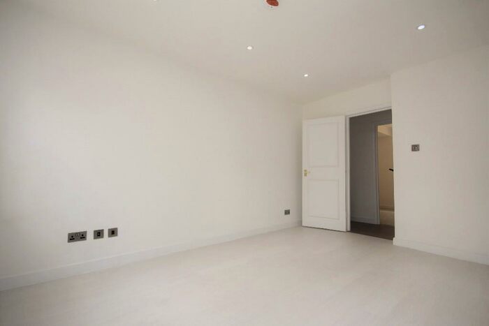 2 Bedroom Ground Flat To Rent In Lion Mills, Hackney Road, London, E2