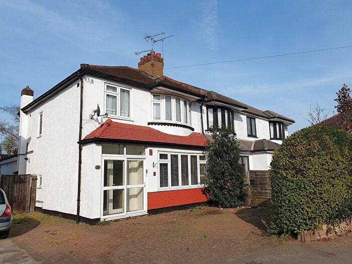 3 Bedroom Semi-Detached House For Sale In Parsonage Lane, Enfield, EN2